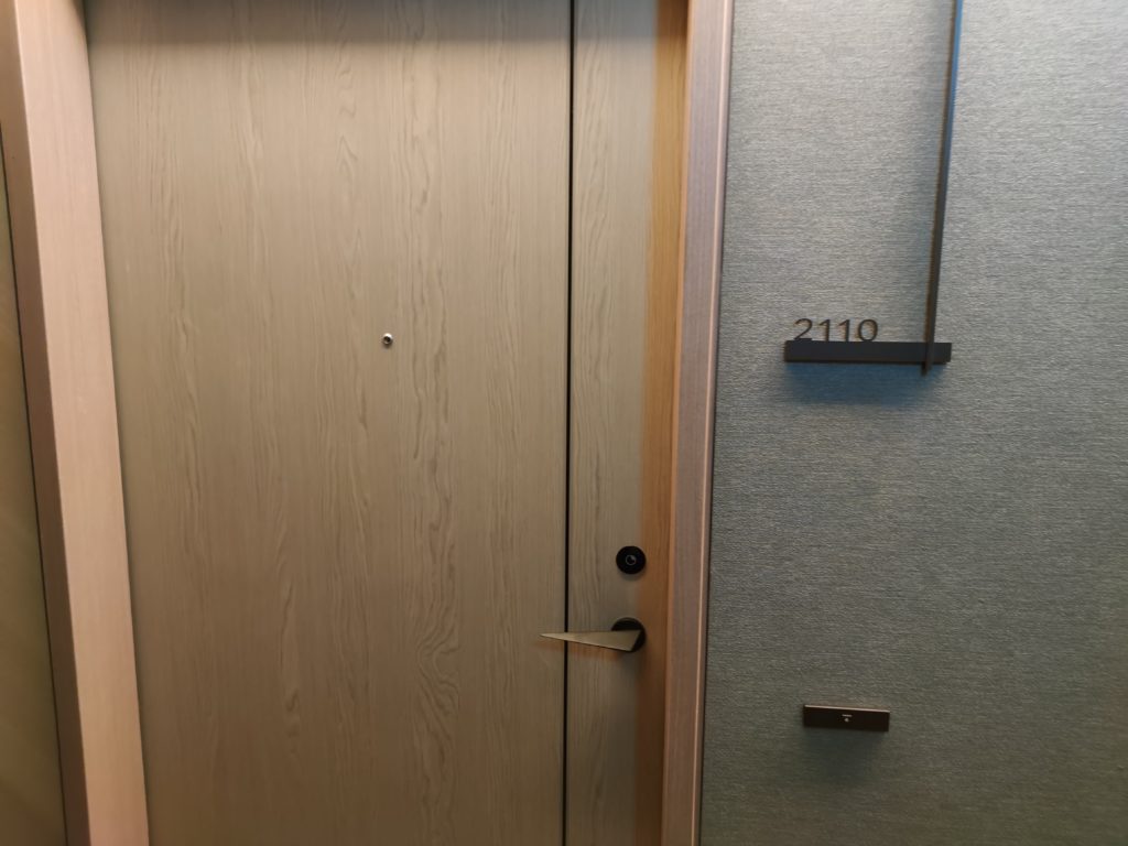 部屋のドア