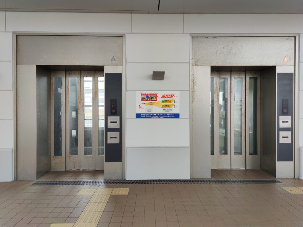 エレベーター1階