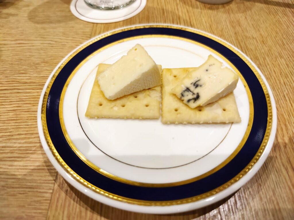 チーズとクラッカー