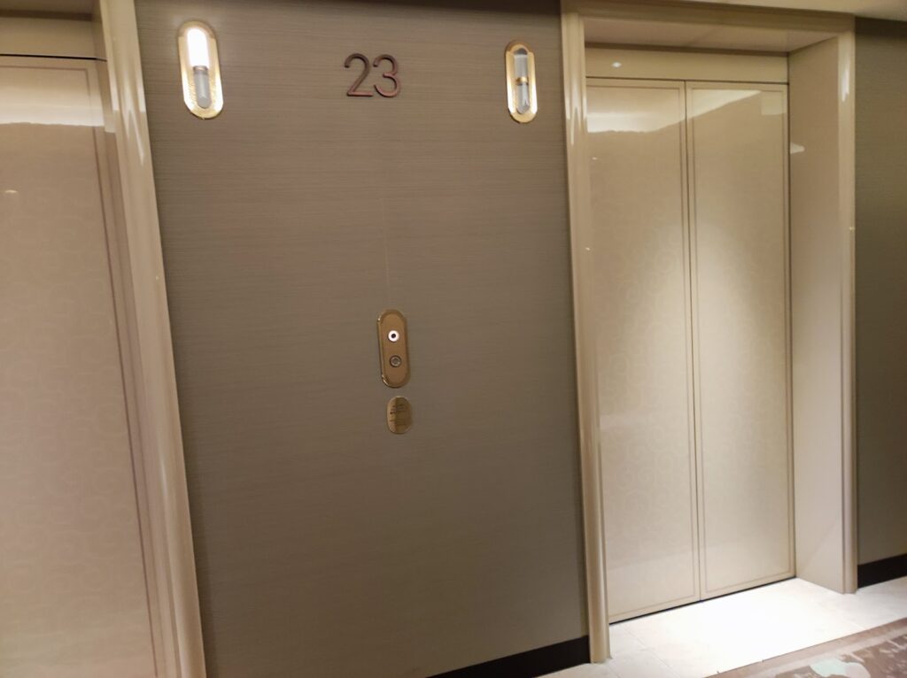 23階エレベーターフロア