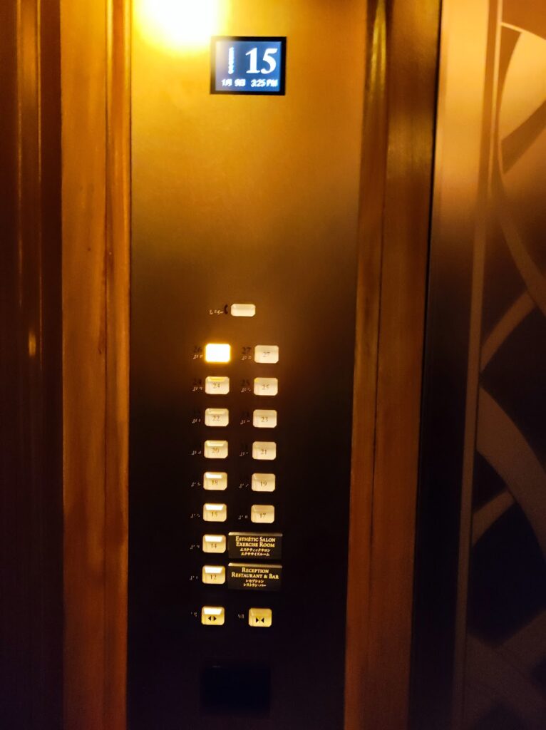 客室用エレベーター