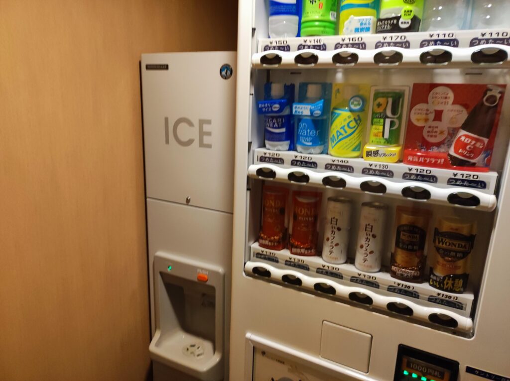 製氷機と自動販売機